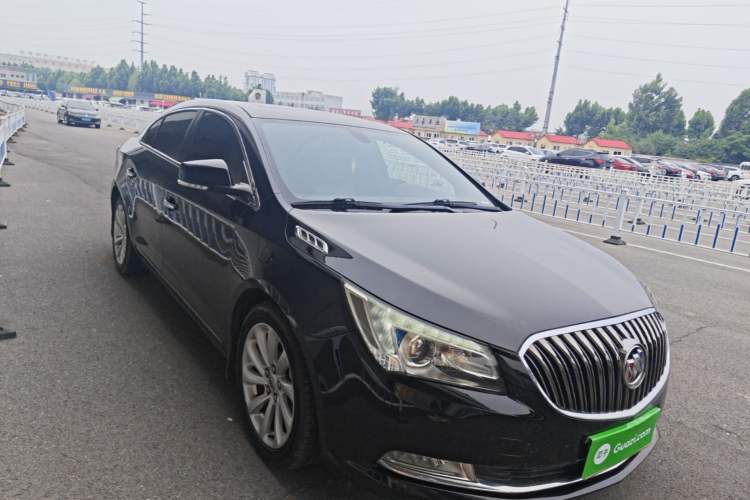 Used Buick LaCrosse 2013 2.4L SIDI Luxury Comfort Edition Front Right 45 Deg