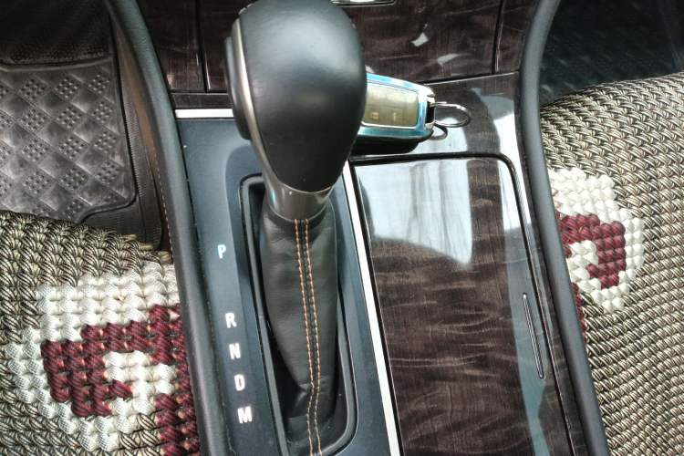 Used Buick LaCrosse 2013 2.4L SIDI Elite Comfort Version Gear Lever