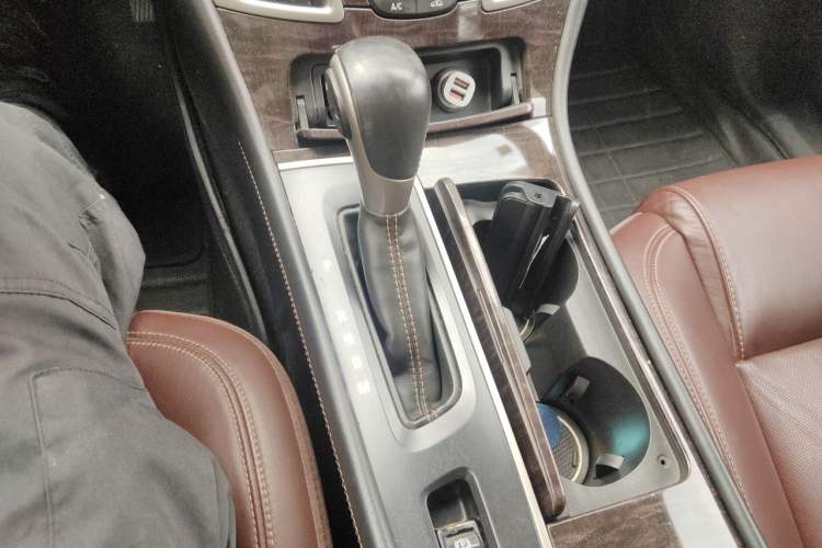 Used Buick LaCrosse 2013 2.4L SIDI Elite Comfort Version Gear Lever