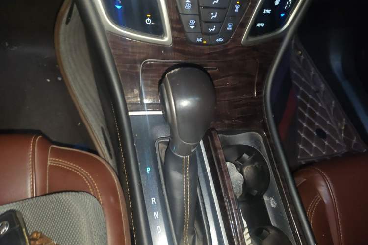 Used Buick LaCrosse 2013 2.4L SIDI Elite Comfort Version Gear Lever