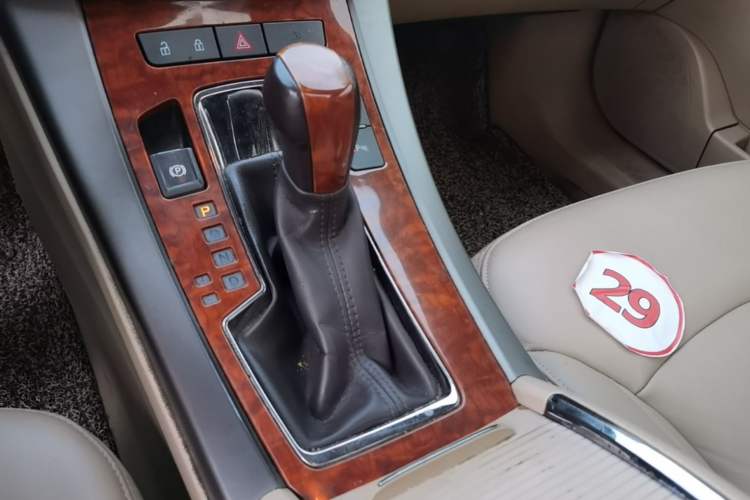 Used Buick LaCrosse 2013 2.4L SIDI Elite Comfort Version Gear Lever