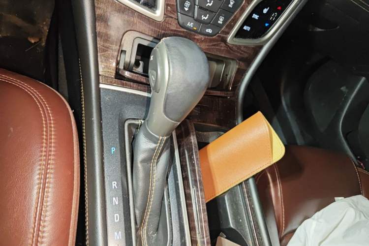 Used Buick LaCrosse 2013 2.4L SIDI Elite Comfort Version Gear Lever