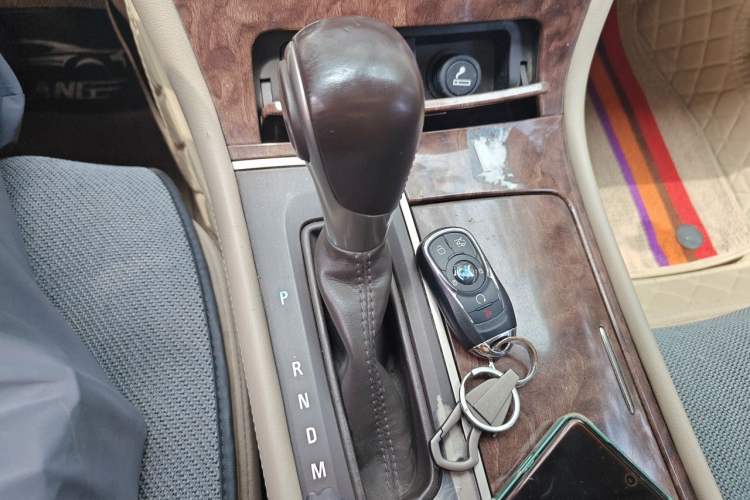 Used Buick LaCrosse 2013 2.4L SIDI Elite Comfort Version Gear Lever