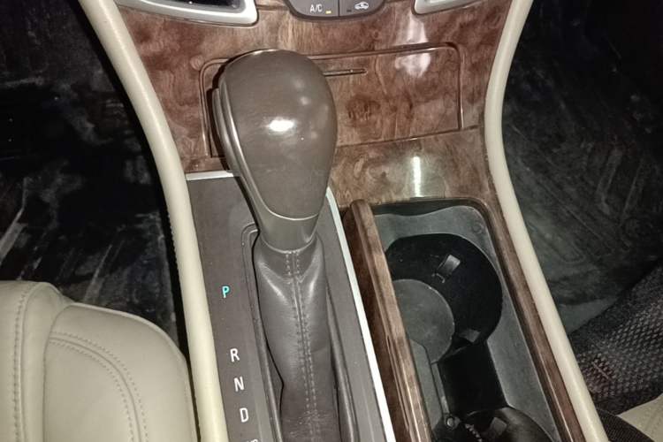 Used Buick LaCrosse 2013 2.0T SIDI Technology Version Gear Lever