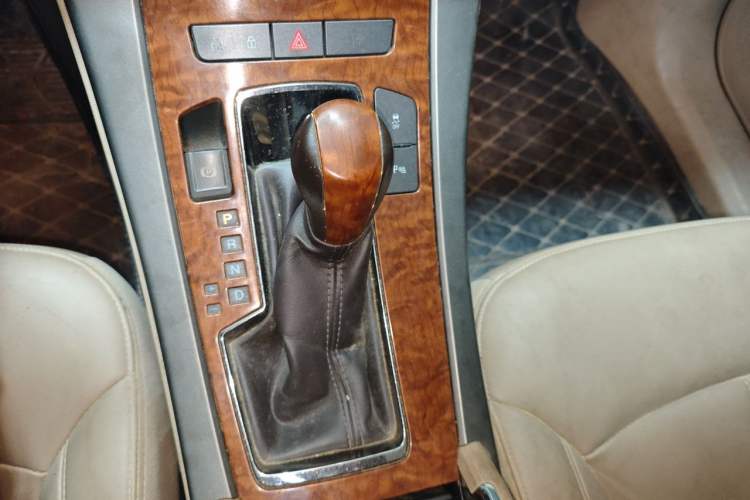 Used Buick LaCrosse 2013 2.4L SIDI Elite Comfort Version Gear Lever