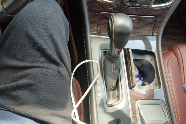 Used Buick LaCrosse 2013 2.4L SIDI Luxury Comfort Edition Gear Lever