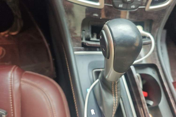 Used Buick LaCrosse 2013 2.4L SIDI Elite Comfort Version Gear Lever