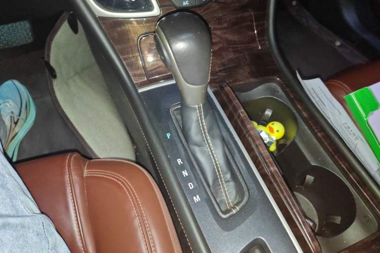 Used Buick LaCrosse 2013 2.4L SIDI Elite Comfort Version Gear Lever