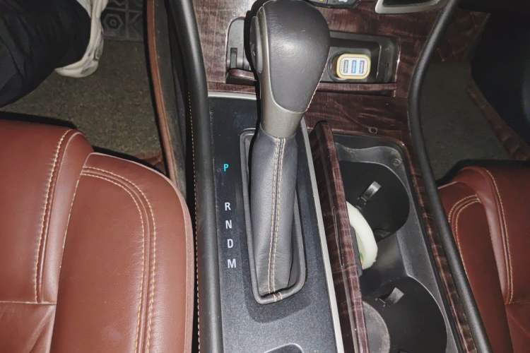 Used Buick LaCrosse 2013 2.4L SIDI Elite Comfort Version Gear Lever