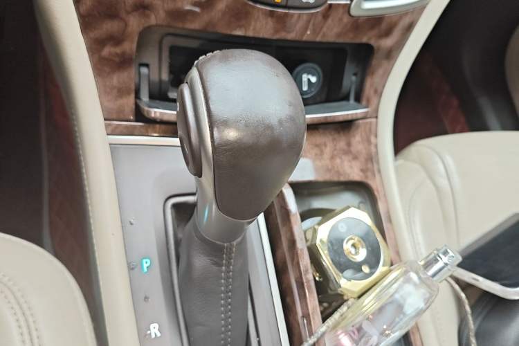 Used Buick LaCrosse 2013 2.4L SIDI Leading Comfort Version Gear Lever