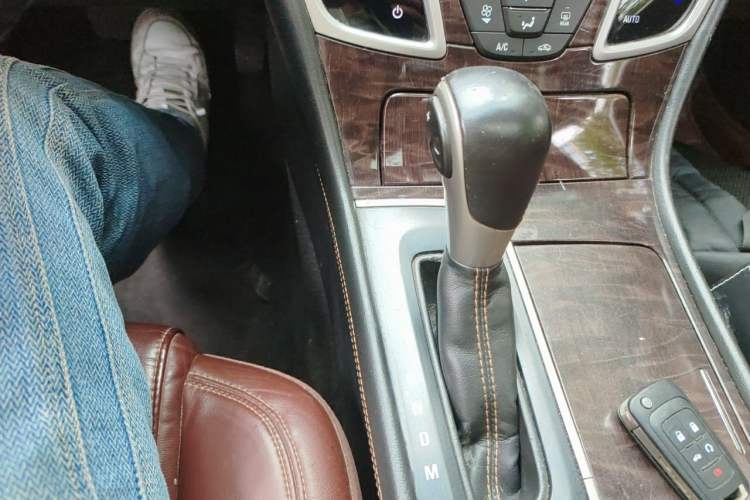 Used Buick LaCrosse 2013 2.4L SIDI Elite Comfort Version Gear Lever