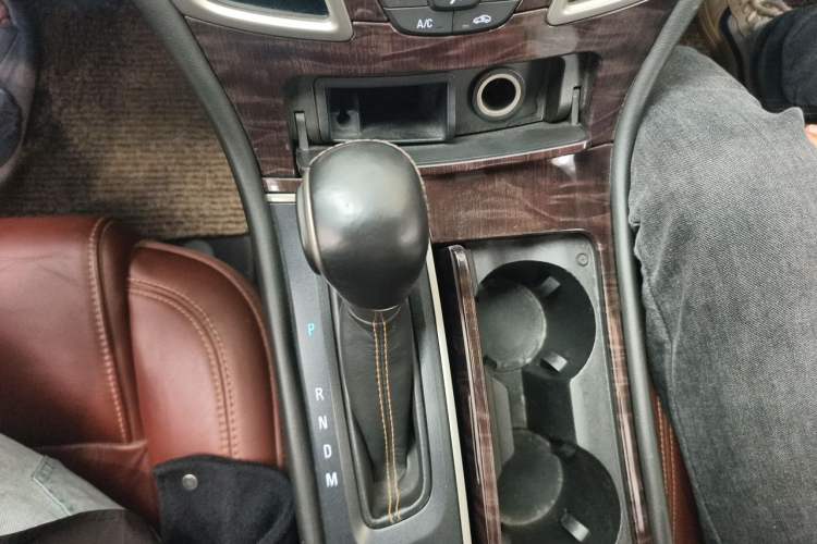 Used Buick LaCrosse 2013 2.4L SIDI Elite Comfort Version Gear Lever