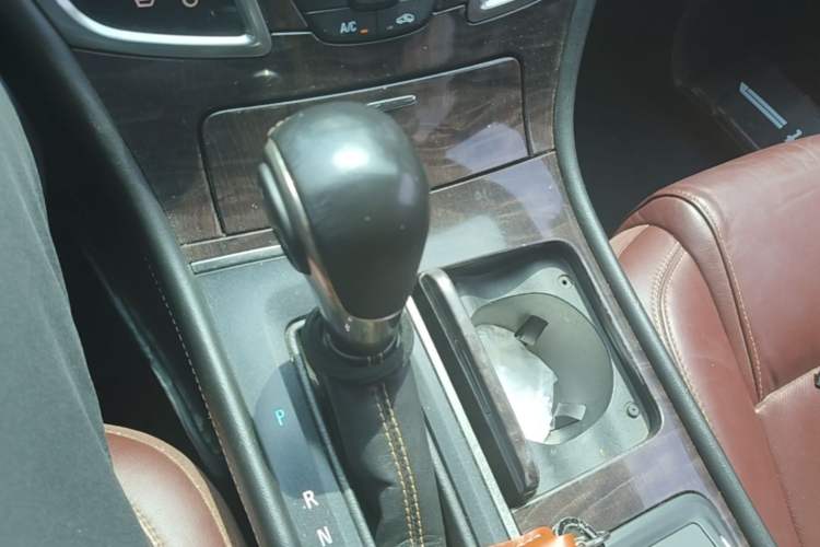 Used Buick LaCrosse 2013 2.4L SIDI Luxury Comfort Edition Gear Lever