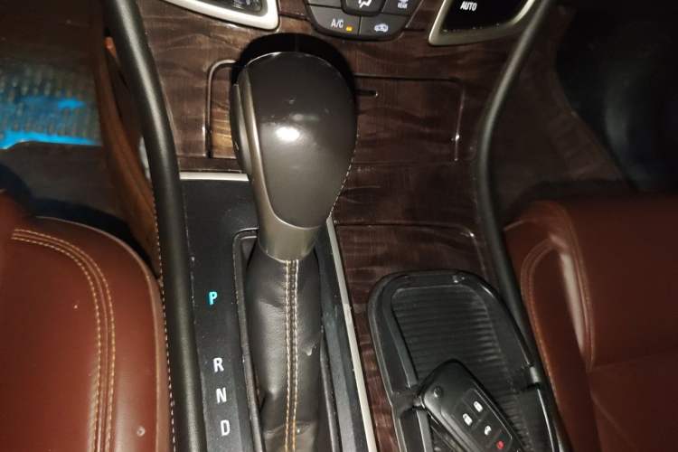 Used Buick LaCrosse 2013 2.4L SIDI Elite Comfort Version Gear Lever