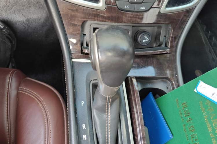 Used Buick LaCrosse 2013 2.4L SIDI Elite Comfort Version Gear Lever