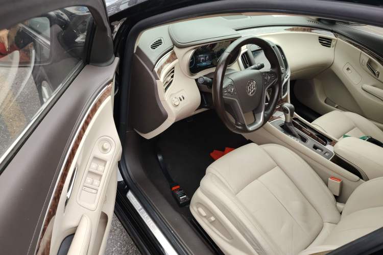 Used Buick LaCrosse 2013 2.4L SIDI Leading Comfort Version Interior 3