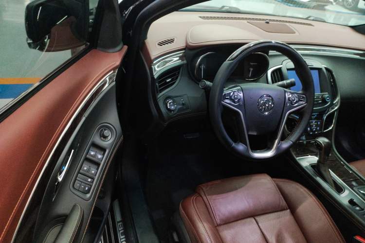 Used Buick LaCrosse 2013 2.0T SIDI Smart Luxury Flagship Edition Interior 3