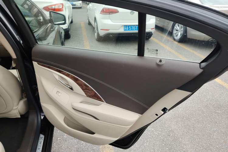 Used Buick LaCrosse 2013 2.4L SIDI Leading Comfort Version Interior 6
