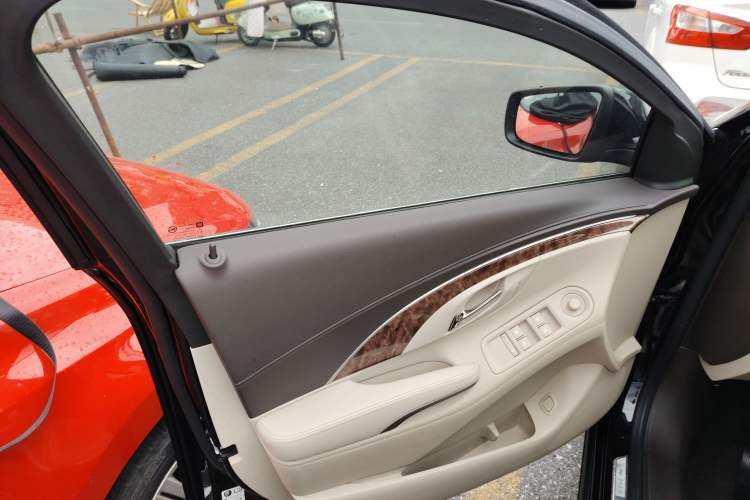 Used Buick LaCrosse 2013 2.4L SIDI Leading Comfort Version Interior 7