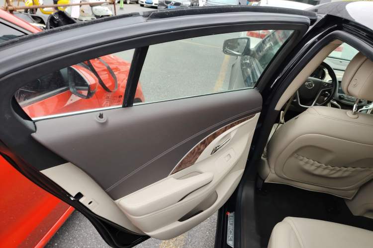 Used Buick LaCrosse 2013 2.4L SIDI Leading Comfort Version Interior 8