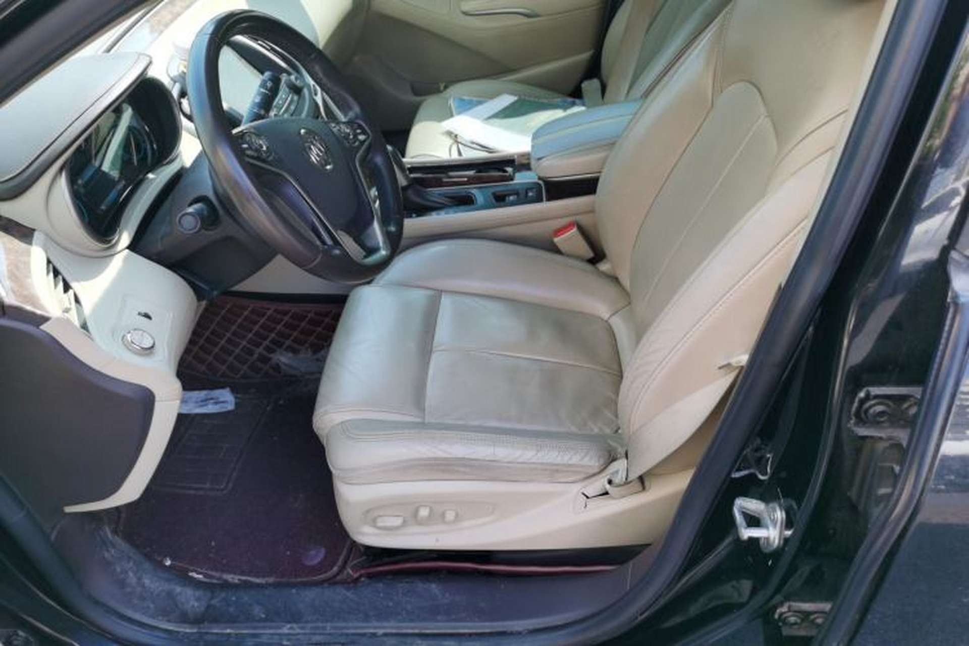 Used Buick LaCrosse 2013 2.4L SIDI Elite Comfort Version Left Front Seat