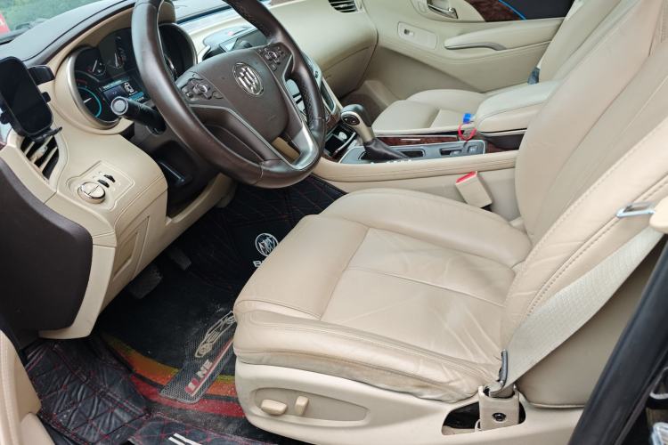 Used Buick LaCrosse 2013 eAssist 2.4L Eco-Friendly Comfort Model Left Front Seat