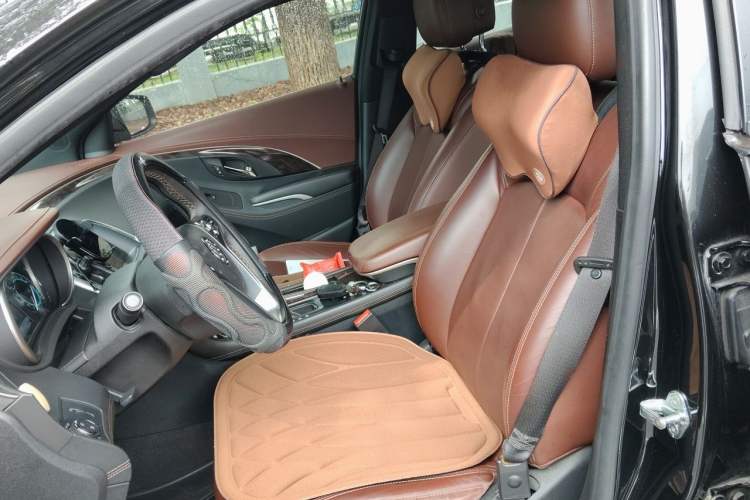 Used Buick LaCrosse 2013 2.4L SIDI Elite Comfort Version Left Front Seat