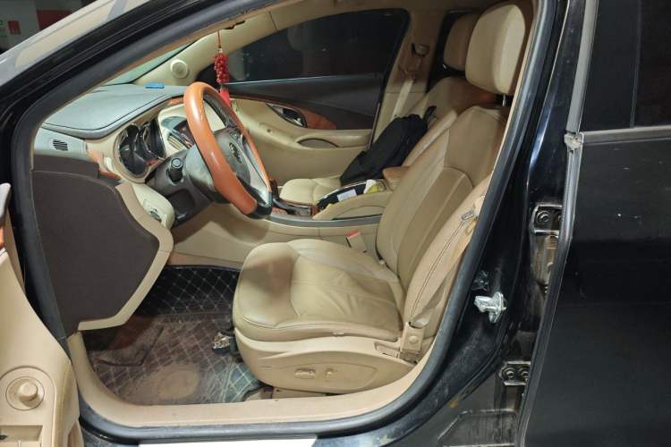 Used Buick LaCrosse 2013 2.4L SIDI Elite Comfort Version Left Front Seat