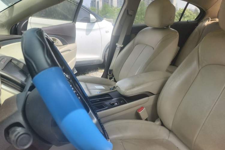 Used Buick LaCrosse 2013 2.0T SIDI Elite Tech Version Left Front Seat