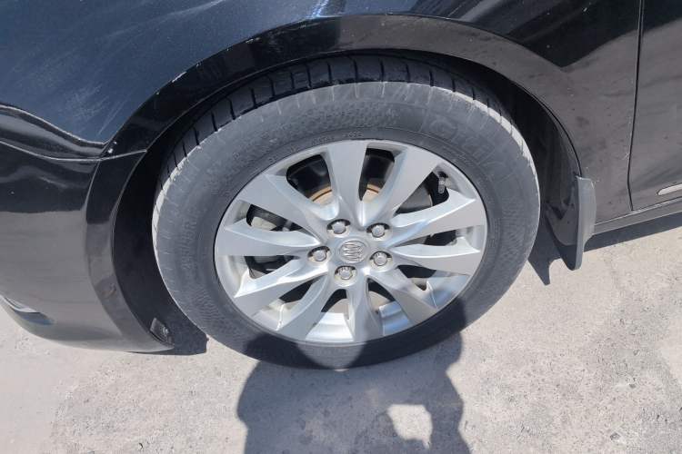 Used Buick LaCrosse 2013 2.4L SIDI Elite Comfort Version Left Front Wheel Hub