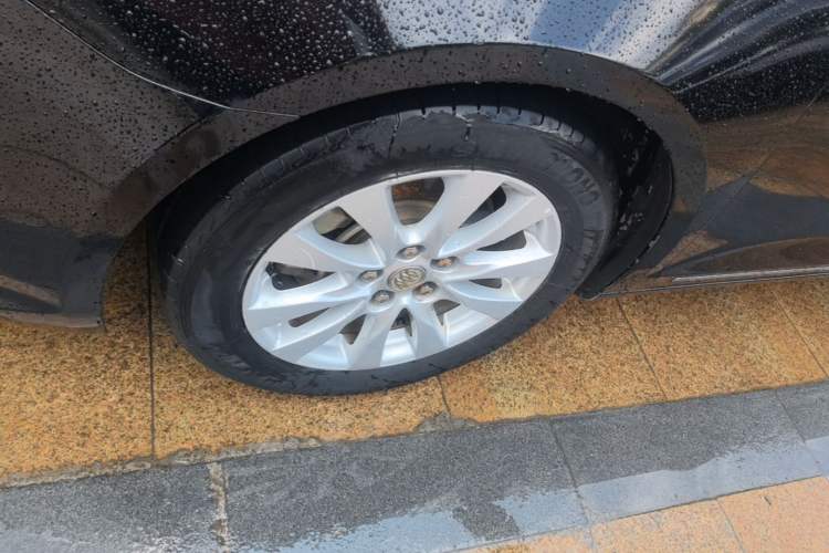Used Buick LaCrosse 2013 2.4L SIDI Leading Comfort Version Left Front Wheel Hub