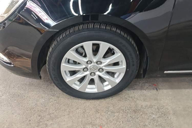Used Buick LaCrosse 2013 2.4L SIDI Leading Comfort Version Left Front Wheel Hub