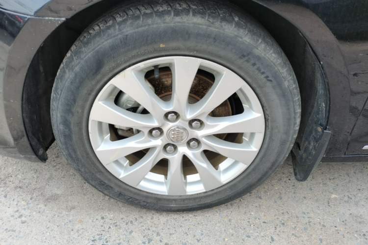 Used Buick LaCrosse 2013 2.4L SIDI Leading Comfort Version Left Front Wheel Hub