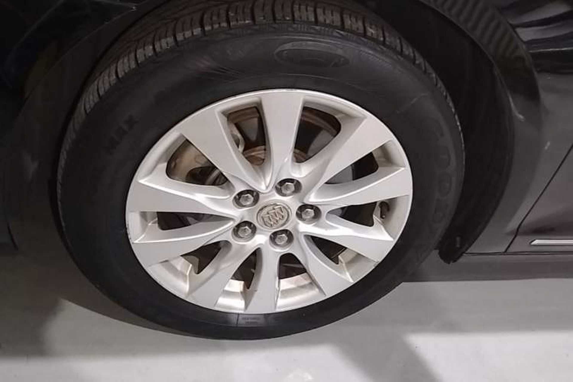 Used Buick LaCrosse 2013 2.4L SIDI Leading Comfort Version Left Front Wheel Hub