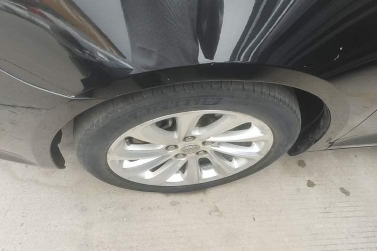 Used Buick LaCrosse 2013 2.4L SIDI Luxury Comfort Edition Left Front Wheel Hub