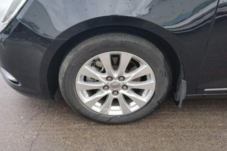 Used Buick LaCrosse 2013 2.4L SIDI Elite Comfort Version Left Front Wheel Hub