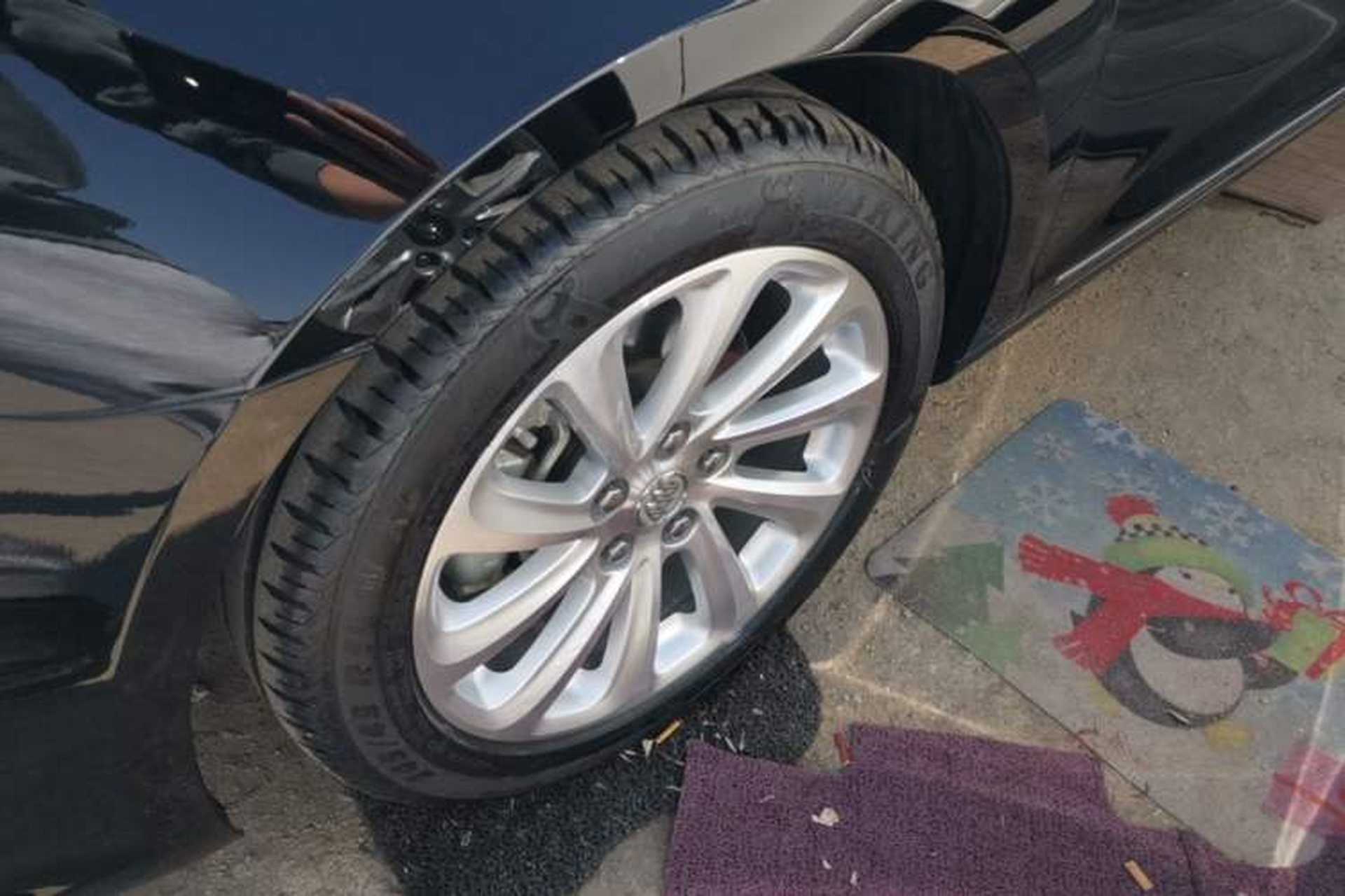 Used Buick LaCrosse 2013 2.4L SIDI Luxury Comfort Edition Left Front Wheel Hub