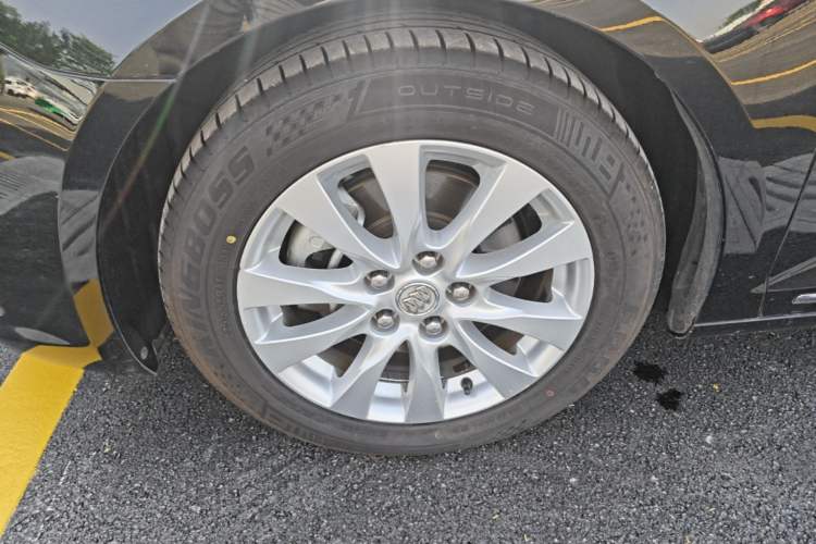 Used Buick LaCrosse 2013 2.4L SIDI Leading Comfort Version Left Front Wheel Hub