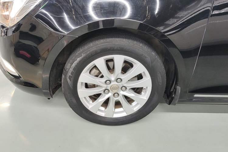 Used Buick LaCrosse 2013 2.4L SIDI Leading Comfort Version Left Front Wheel Hub