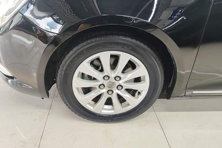 Used Buick LaCrosse 2013 2.4L SIDI Leading Comfort Version Left Front Wheel Hub