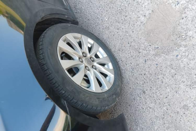 Used Buick LaCrosse 2013 2.4L SIDI Leading Comfort Version Left Front Wheel Hub