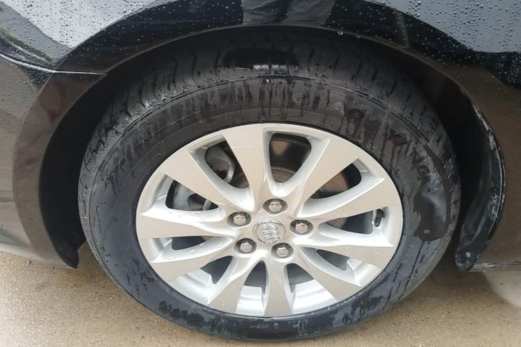 Used Buick LaCrosse 2013 2.4L SIDI Leading Comfort Version Left Front Wheel Hub