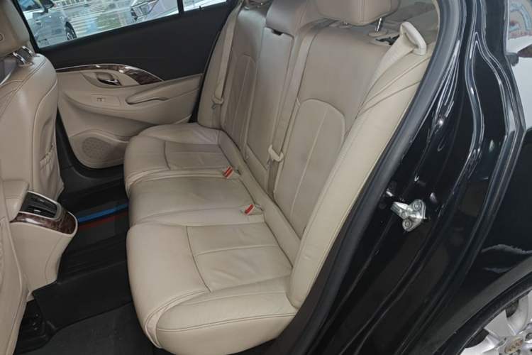 Used Buick LaCrosse 2013 2.4L SIDI Leading Comfort Version Left Rear Seat