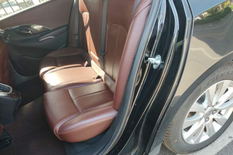 Used Buick LaCrosse 2013 2.4L SIDI Elite Comfort Version Left Rear Seat