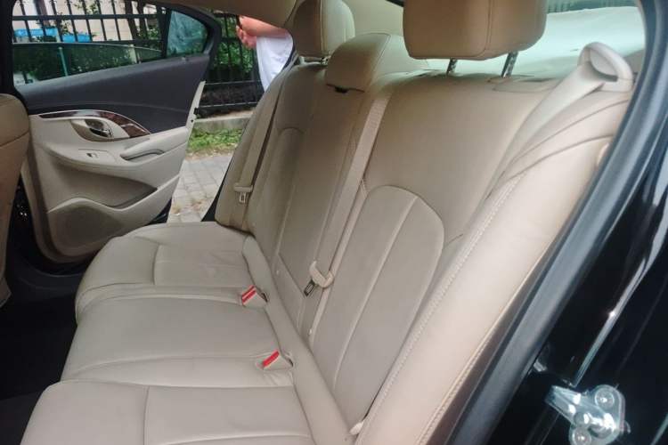 Used Buick LaCrosse 2013 2.4L SIDI Leading Comfort Version Left Rear Seat