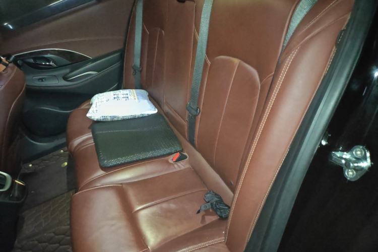 Used Buick LaCrosse 2013 2.4L SIDI Elite Comfort Version Left Rear Seat