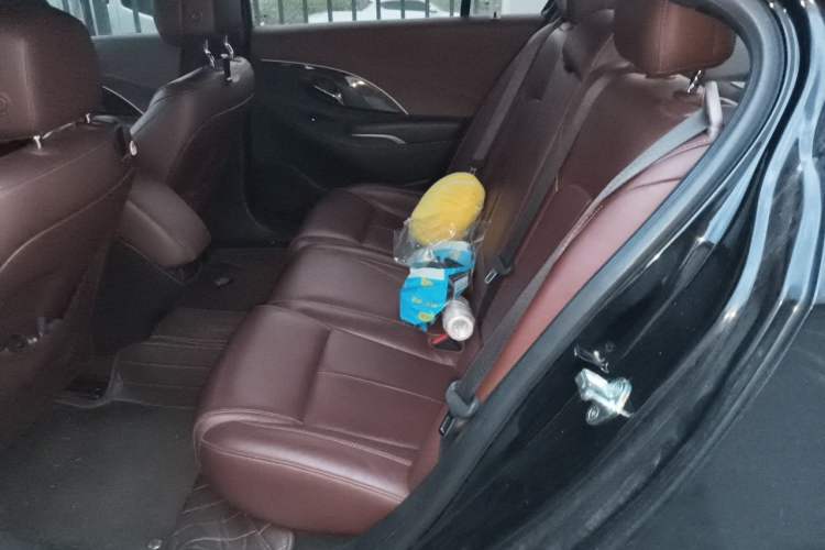 Used Buick LaCrosse 2013 2.4L SIDI Elite Comfort Version Left Rear Seat