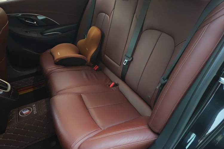 Used Buick LaCrosse 2013 2.4L SIDI Elite Comfort Version Left Rear Seat