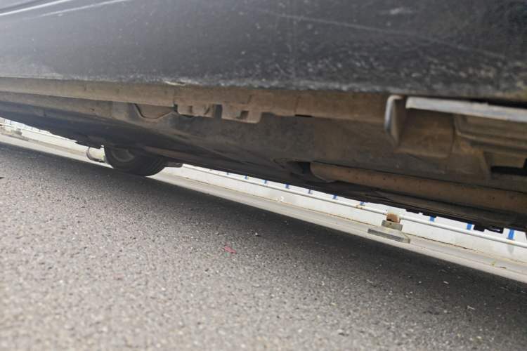 Used Buick LaCrosse 2013 2.4L SIDI Luxury Comfort Edition Left Side Sill