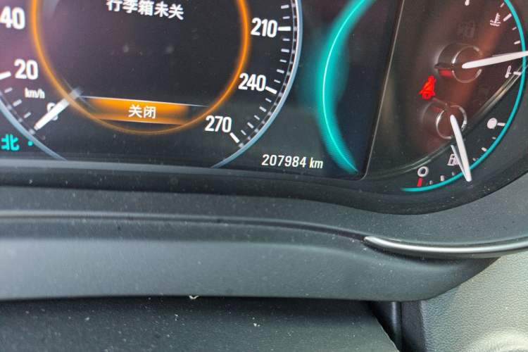 Used Buick LaCrosse 2013 2.4L SIDI Luxury Comfort Edition Odometer Close Up